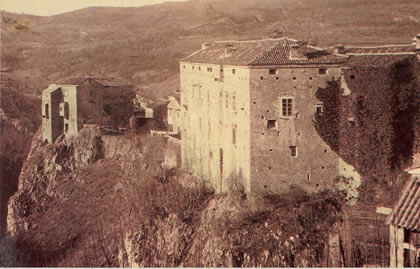 Pisino - Castello dei Montecuccoli. Risale al IX-X secolo, ma fu più volte rimaneggiato.